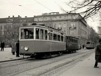 Tramvaj linije 10 na Trgu kralja Tomislava 1961. godine.jpg